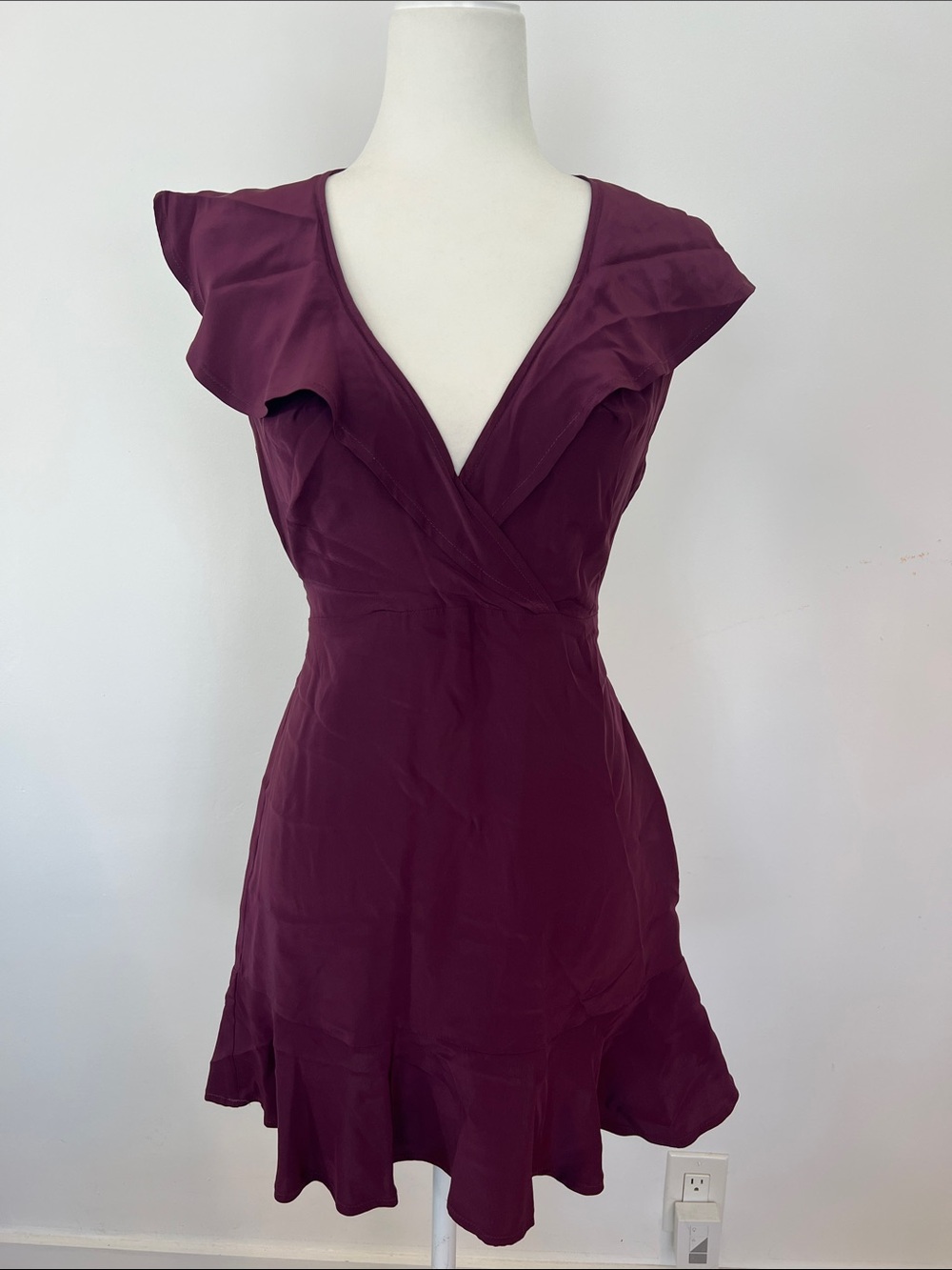Viereck Silk Women's Plum V-Neck Ruffle Short Dress